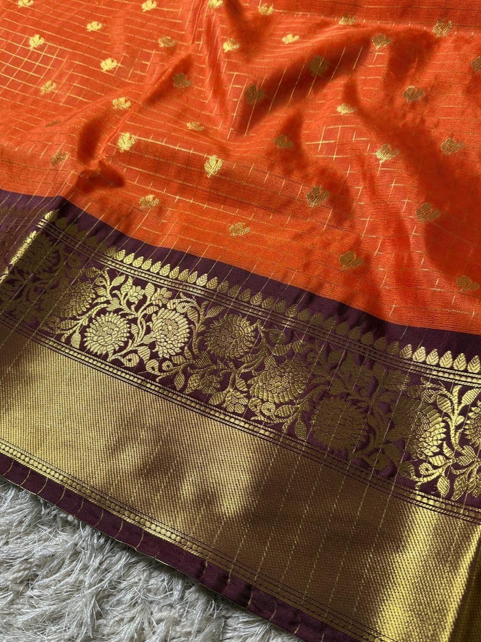 Seni katan sarees
