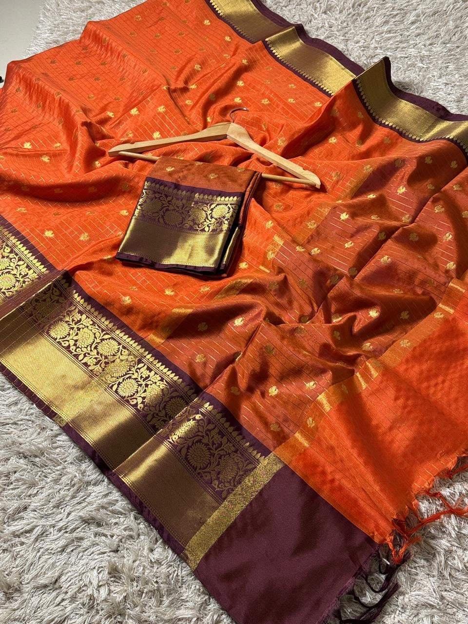 Seni katan sarees