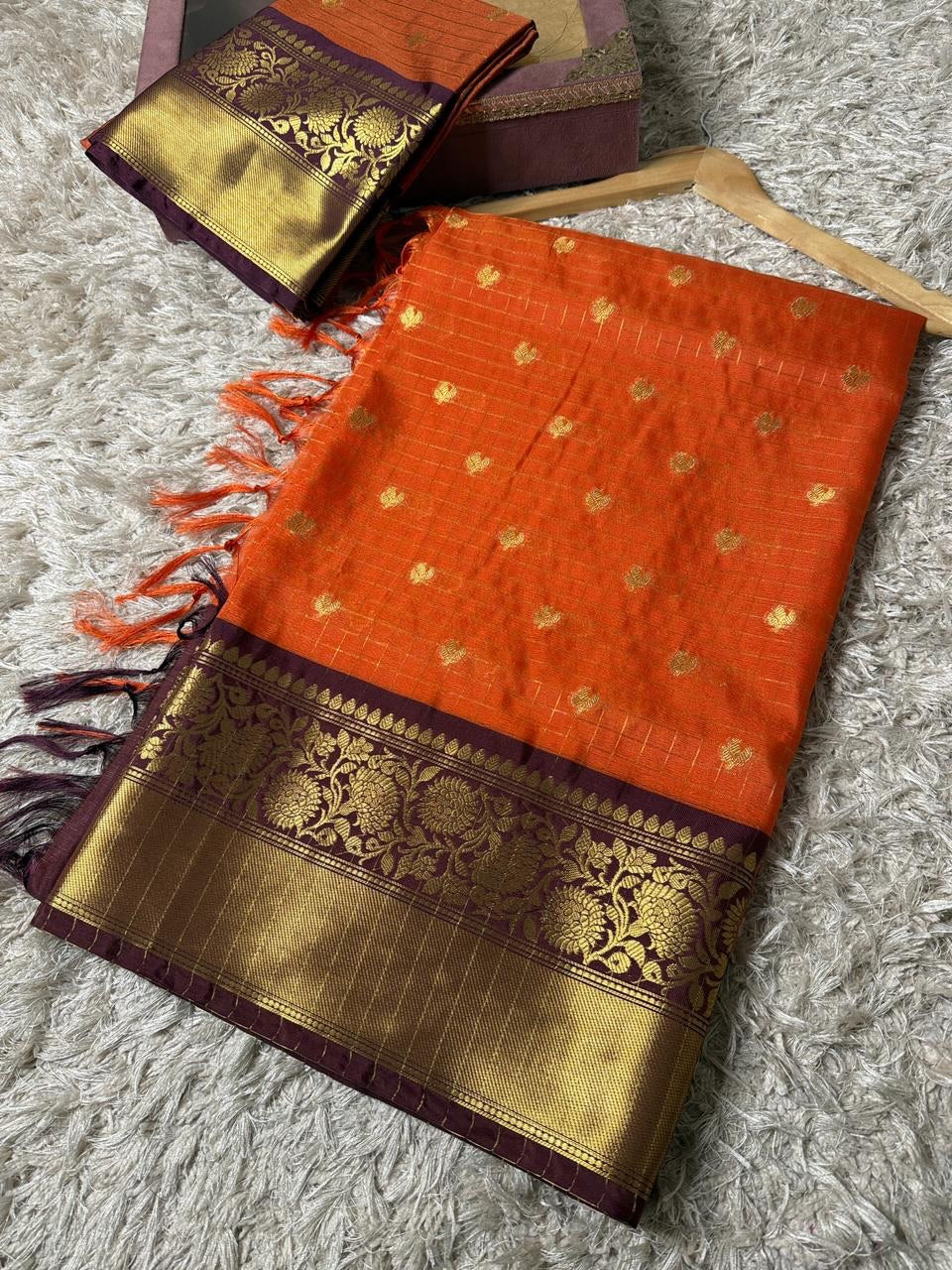 Seni katan sarees